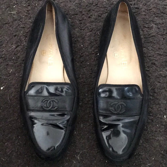 CHANEL LAMBSKIN & PATENT LEATHER BLACK LOAFERS - Picture 2 of 10